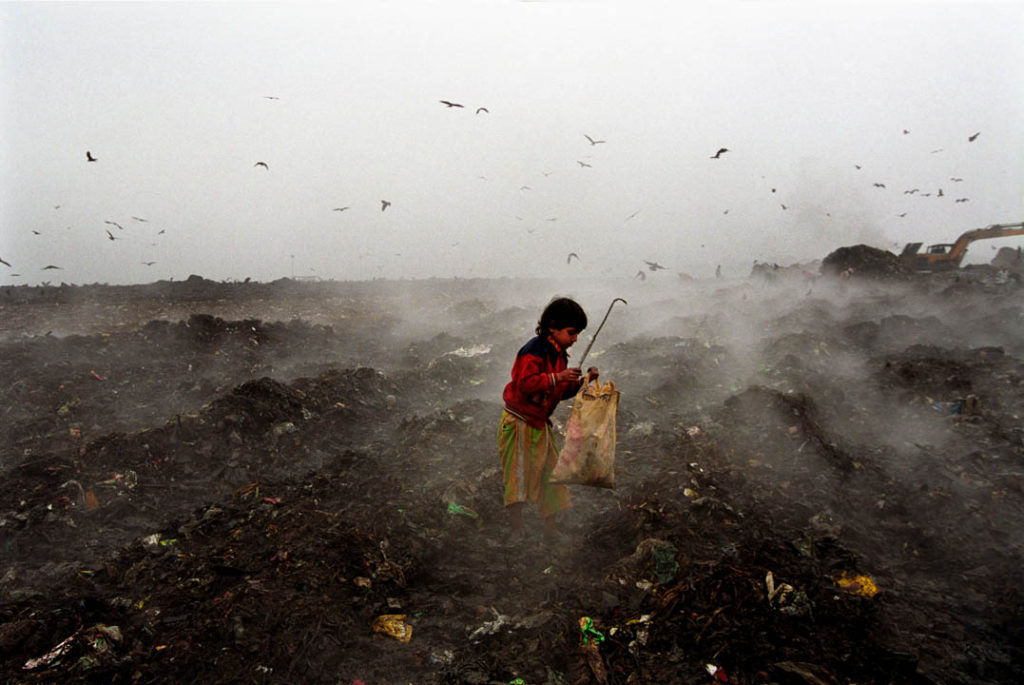 heartbreaking-photos-of-child-labour-in-bangladesh-17